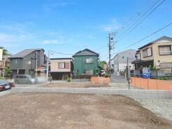 JR京浜東北・武蔵野線「南浦和」駅東口徒歩1分、提携駐車場もあります。エステート白馬南浦和店までお気軽にお問い合わせください。