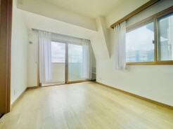 心地よい自然な明るさが広がり開放的な心地よさを感じる空間です
