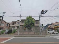 街並みに溶け込む穏やかな佇まいが、日々の暮らしに心地よい安らぎをもたらします