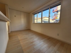 ２階リビングはプライベート性も高く、落ち着いて過ごせます
