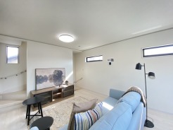 心地よい光に包まれ、穏やかな時間が流れる空間。