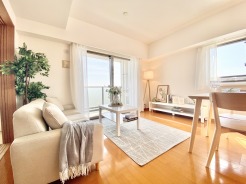 ご家族みんながゆったりくつろげる広々リビング。
