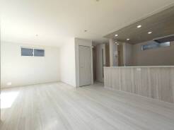 ご家族みんながゆったりくつろげる広々リビング。
