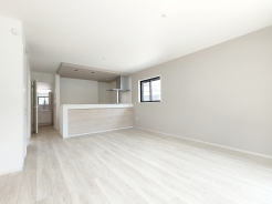 ご家族みんながゆったりくつろげる広々リビング。
