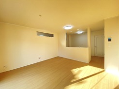 ご家族みんながゆったりくつろげる広々リビング。
