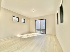 ご家族みんながゆったりくつろげる広々リビング。
