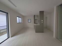 穏やかな光に満ちた、心地よい広がりを感じる住まい