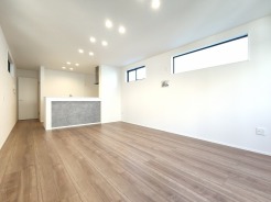 ご家族みんながゆったりくつろげる広々リビング。
