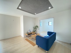 ご家族みんながゆったりくつろげる広々リビング。
