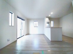 開放感と採光にこだわった広々ＬＤＫ。
