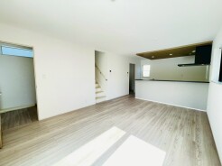 家族の動線が分かりやすいと定評のあるリビングイン階段を採用したプラン。
