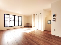 ご家族みんながゆったりくつろげる広々リビング。
