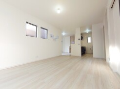 ご家族みんながゆったりくつろげる広々リビング。
