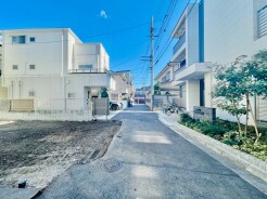 前面道路含む外観