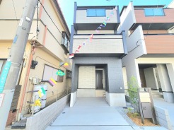 JR京浜東北・武蔵野線「南浦和」駅東口徒歩１分、提携駐車場もあります。エステート白馬南浦和店までお気軽にお問い合わせください。
