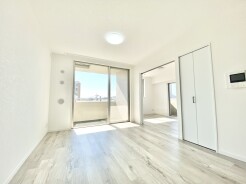 明るく開放的な空間で、心地よい時間が流れます
