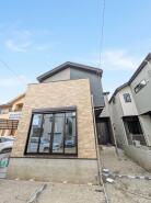 異なる質感を組み合わせた外観デザインが住まいの表情に豊かな奥行きをもたらします
