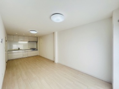 家族が一番集まる場所だから広々としつつも素敵な空間であって欲しい。みんながくつろぐリビングからキッチンまでが一つの空間のように繋がる間取り。
