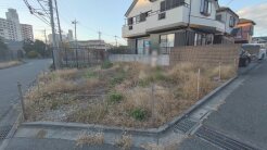 現地のご見学予約もスタートしました。周辺で売りに出ている物件も沢山御座います。まとめてご見学ができますのでお気軽にお申しつけください。
