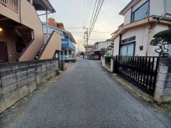 現地のご見学予約もスタートしました。周辺で売りに出ている物件も沢山御座います。まとめてご見学ができますのでお気軽にお申しつけください。


