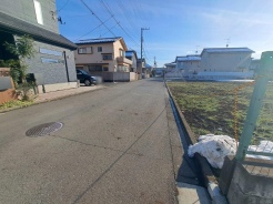 現地のご見学予約もスタートしました。周辺で売りに出ている物件も沢山御座います。まとめてご見学ができますのでお気軽にお申しつけください。
