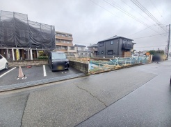 現地のご見学予約もスタートしました。周辺で売りに出ている物件も沢山御座います。まとめてご見学ができますのでお気軽にお申しつけください。
