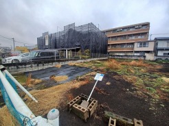 周辺のエリアで他にも沢山売りに出ている物件があります。インターネット掲載前の情報などもありますのでお気軽にお問合せください。まとめてご見学できます。
