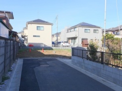 周辺は住宅が建ち並ぶ閑静な住宅街です。
