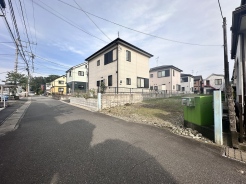 周辺のエリアで他にも沢山売りに出ている物件があります。インターネット掲載前の情報などもありますのでお気軽にお問合せください。まとめてご見学できます。
