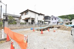 現地のご見学予約もスタートしました。周辺で売りに出ている物件も沢山御座います。まとめてご見学ができますのでお気軽にお申しつけください。
