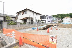 現地のご見学予約もスタートしました。周辺で売りに出ている物件も沢山御座います。まとめてご見学ができますのでお気軽にお申しつけください。
