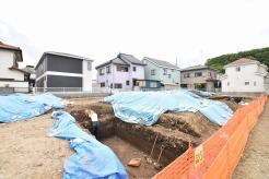 現地のご見学予約もスタートしました。周辺で売りに出ている物件も沢山御座います。まとめてご見学ができますのでお気軽にお申しつけください。
