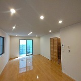 家族の集まるリビングは気持ちの良い自然光が差し込む団欒空間。室内のご見学予約も随時、受付中ですのでお気軽にお問合せください。
