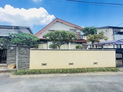 現地のご見学予約もスタートしました。周辺で売りに出ている物件も沢山御座います。まとめてご見学ができますのでお気軽にお申しつけください。
