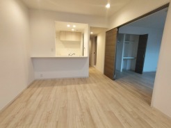 家族の集まるリビングは気持ちの良い自然光が差し込む団欒空間。室内のご見学予約も随時、受付中ですのでお気軽にお問合せください。
