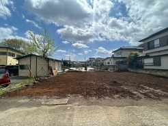 建築条件なしの敷地。弊社グループ「白馬建設」にて建物プランをご提案できます。実際の陽当たりやサイズ感を現地でお確かめください。

