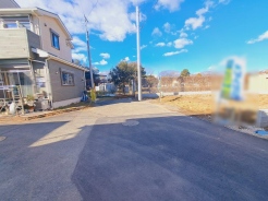 安心して暮らすことのできる住宅街。　住宅地の道路は一般に交通量が少なく車などの騒音が少ないため、住民にとって静かな生活環境が提供されます。
