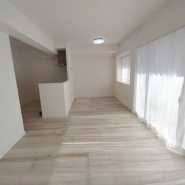 家族の集まるリビングは気持ちの良い自然光が差し込む団欒空間。室内のご見学予約も随時、受付中ですのでお気軽にお問合せください。
