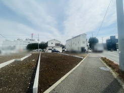 現地ご見学の際、スタッフが様々なご質問に対応いたします、周辺環境、前面道路、建築可能な建物について、ぜひご相談ください。
