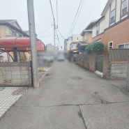 安心して暮らすことのできる住宅街。　住宅地の道路は一般に交通量が少なく車などの騒音が少ないため、住民にとって静かな生活環境が提供されます。
