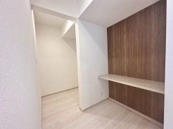 キッチンの横には大型のパントリーを設置。沢山の食材などをストックできます。