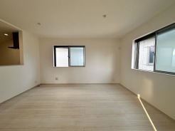 家族が食事するダイニングスペースをキッチンから見渡せる設計に。お料理をしながら家族とのコミュニケーションが増えそうな予感。
