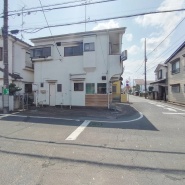 白馬グループの白馬建設にて、プラン作成、イメージパース作成を数日で行えます。　希望の間取りはどの位の大きさか？、一体どの位の広さの土地が適切か？まずはたたき台のプランと見積りを作りましょう、担当者へお申しつけください。
