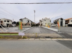 建築条件なしの敷地。弊社グループ「白馬建設」にて建物プランをご提案できます。実際の陽当たりやサイズ感を現地でお確かめください。

