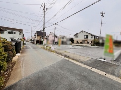周辺は住宅が建ち並ぶ閑静な住宅街です。
