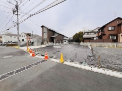 現地ご見学の際、スタッフが様々なご質問に対応いたします、周辺環境、前面道路、建築可能な建物について、ぜひご相談ください。
