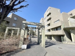 現地のご見学予約もスタートしました。周辺で売りに出ている物件も沢山御座います。まとめてご見学ができますのでお気軽にお申しつけください。
