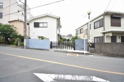 周辺のエリアで他にも沢山売りに出ている物件があります。インターネット掲載前の情報などもありますのでお気軽にお問合せください。まとめてご見学できます。
