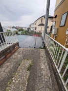 建築条件なしの敷地。弊社グループ「白馬建設」にて建物プランをご提案できます。実際の陽当たりやサイズ感を現地でお確かめください。

