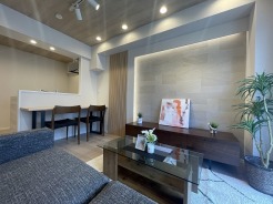 家族が食事するダイニングスペースをキッチンから見渡せる設計に。お料理をしながら家族とのコミュニケーションが増えそうな予感。
